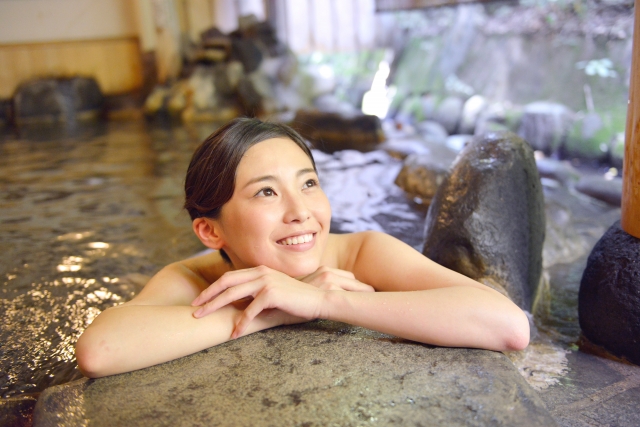 新宿・歌舞伎町に朝までのんびりできる温泉がある!?